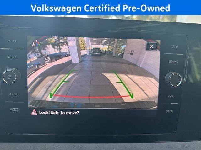 Certified 2025 Volkswagen Jetta SE w/ Sunroof Package FWD image 24