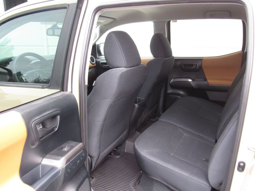 Used 2017 Toyota Tacoma SR5 AWD/4WD image 17