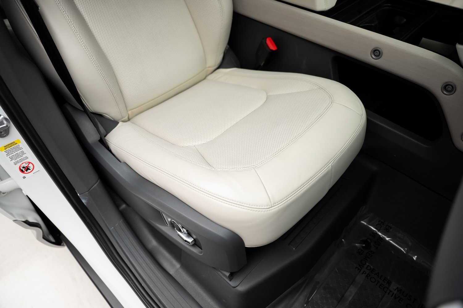 Used 2023 Land Rover Defender 130 First Edition image 64