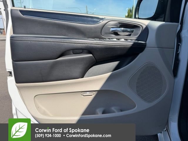 Used 2016 Dodge Grand Caravan SE FWD image 17
