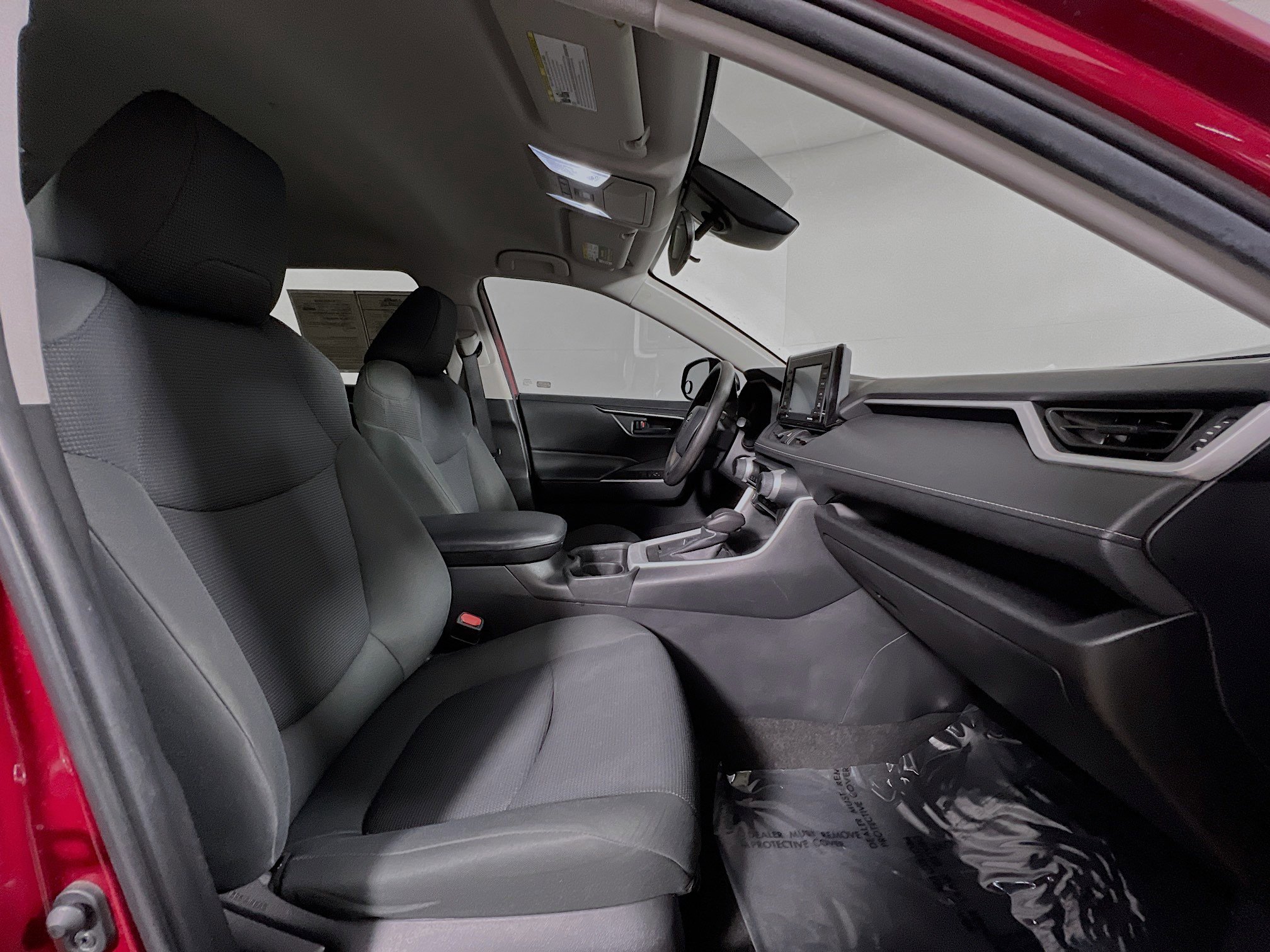 Used 2021 Toyota RAV4 LE image 31