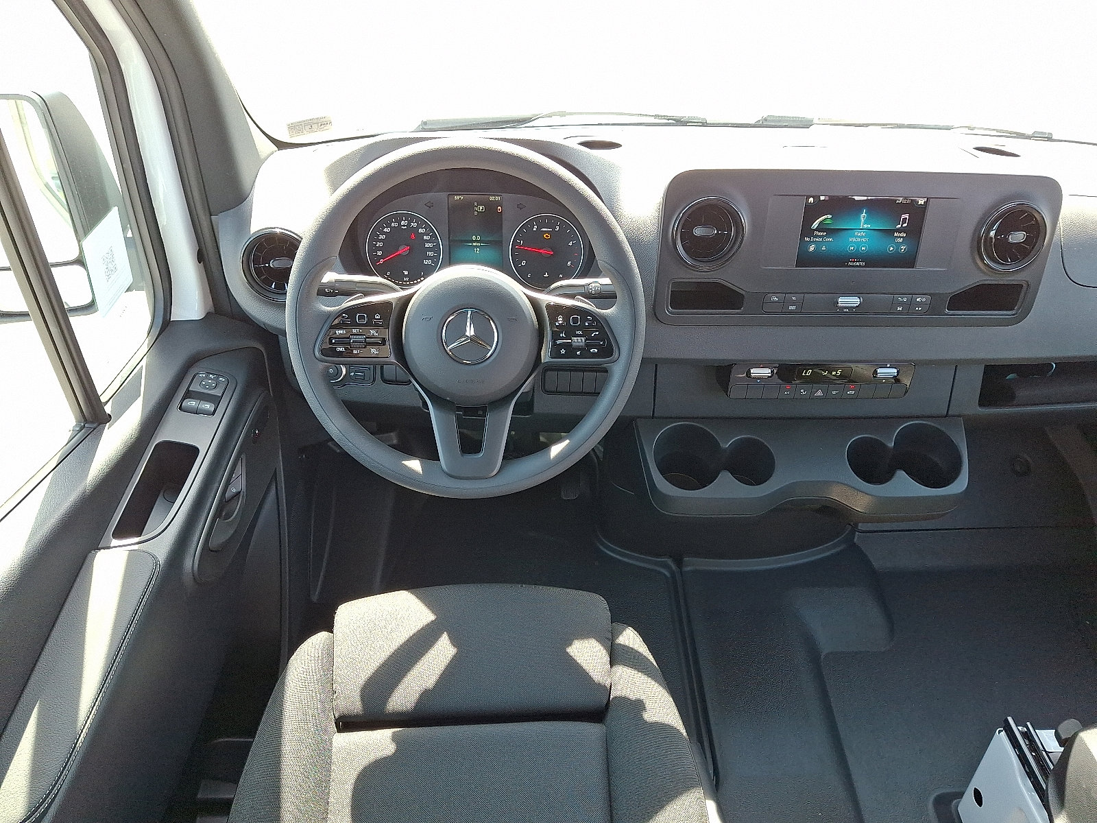 Used 2024 Mercedes-Benz Sprinter 2500 image 10