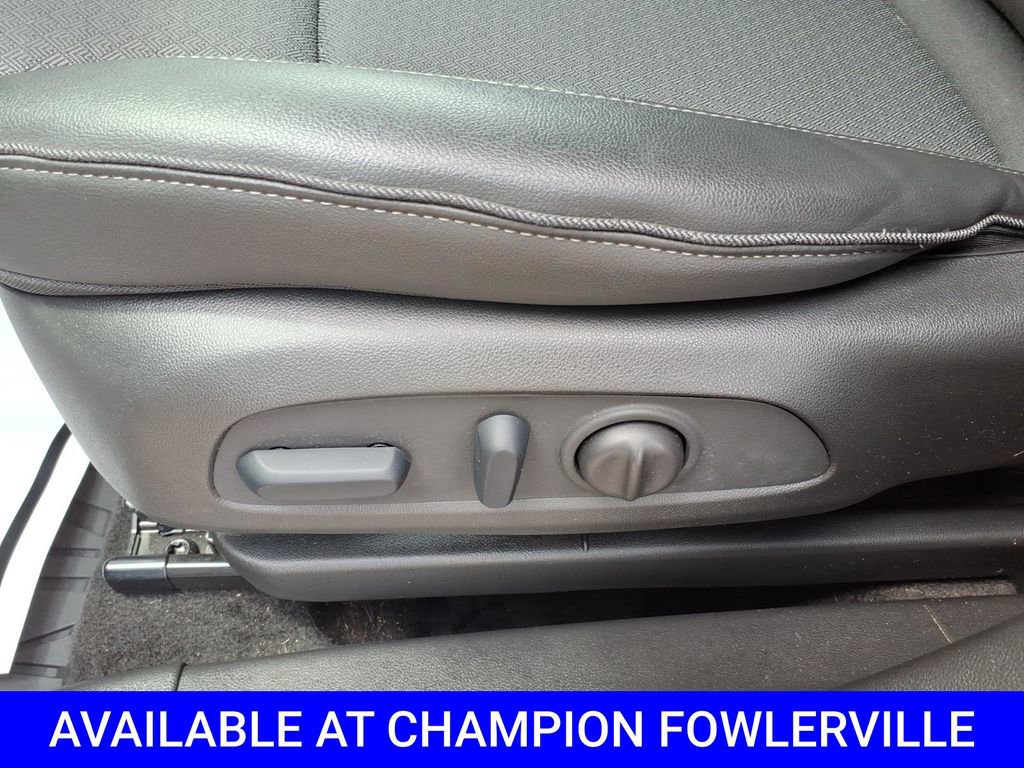 Used 2023 Buick Encore GX Select w/ Sport Touring Package AWD/4WD image 17