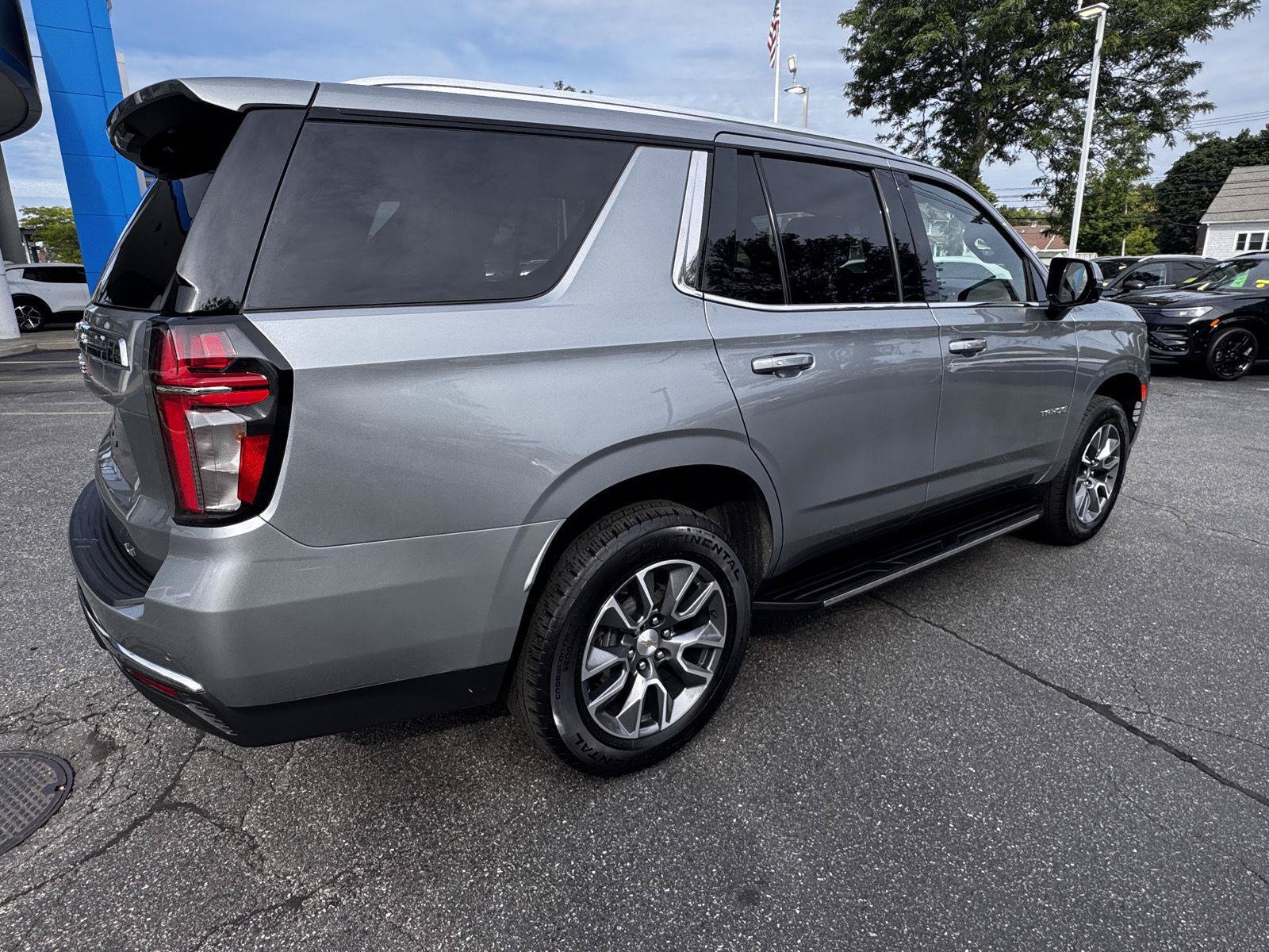 Used 2024 Chevrolet Tahoe LT w/ LT Signature Package AWD/4WD image 7