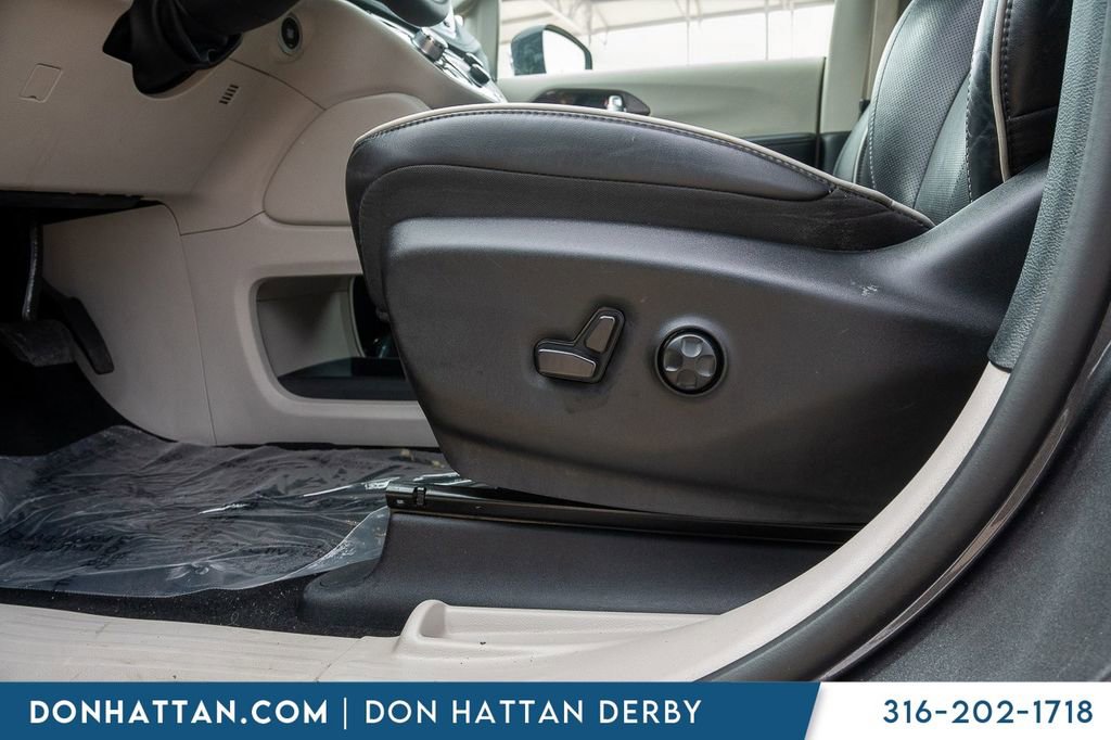 Used 2023 Chrysler Pacifica Limited image 52
