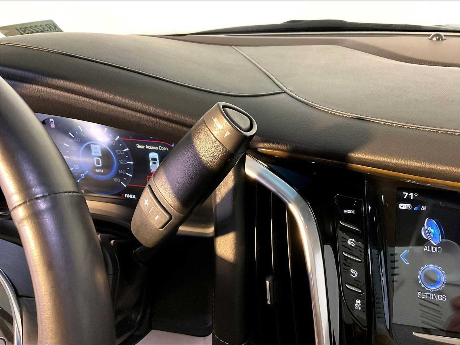 Used 2019 Cadillac Escalade ESV Premium Luxury w/ LPO, Radiant Package AWD/4WD image 17