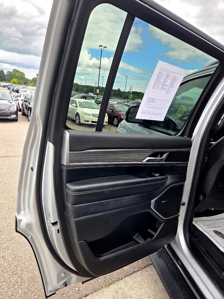 Used 2024 Jeep Wagoneer Series II w/ Flexible Seating Group image 12