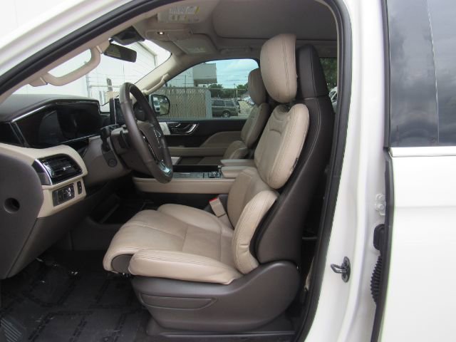 Used 2022 Lincoln Navigator Reserve image 17