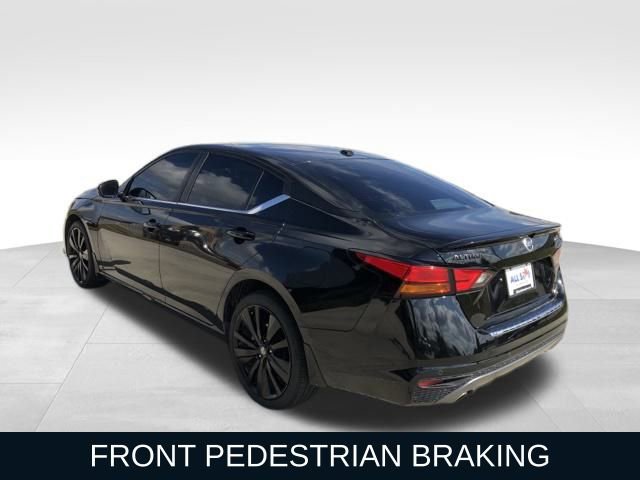 Used 2022 Nissan Altima 2.5 SR w/ Midnight Edition Package image 3