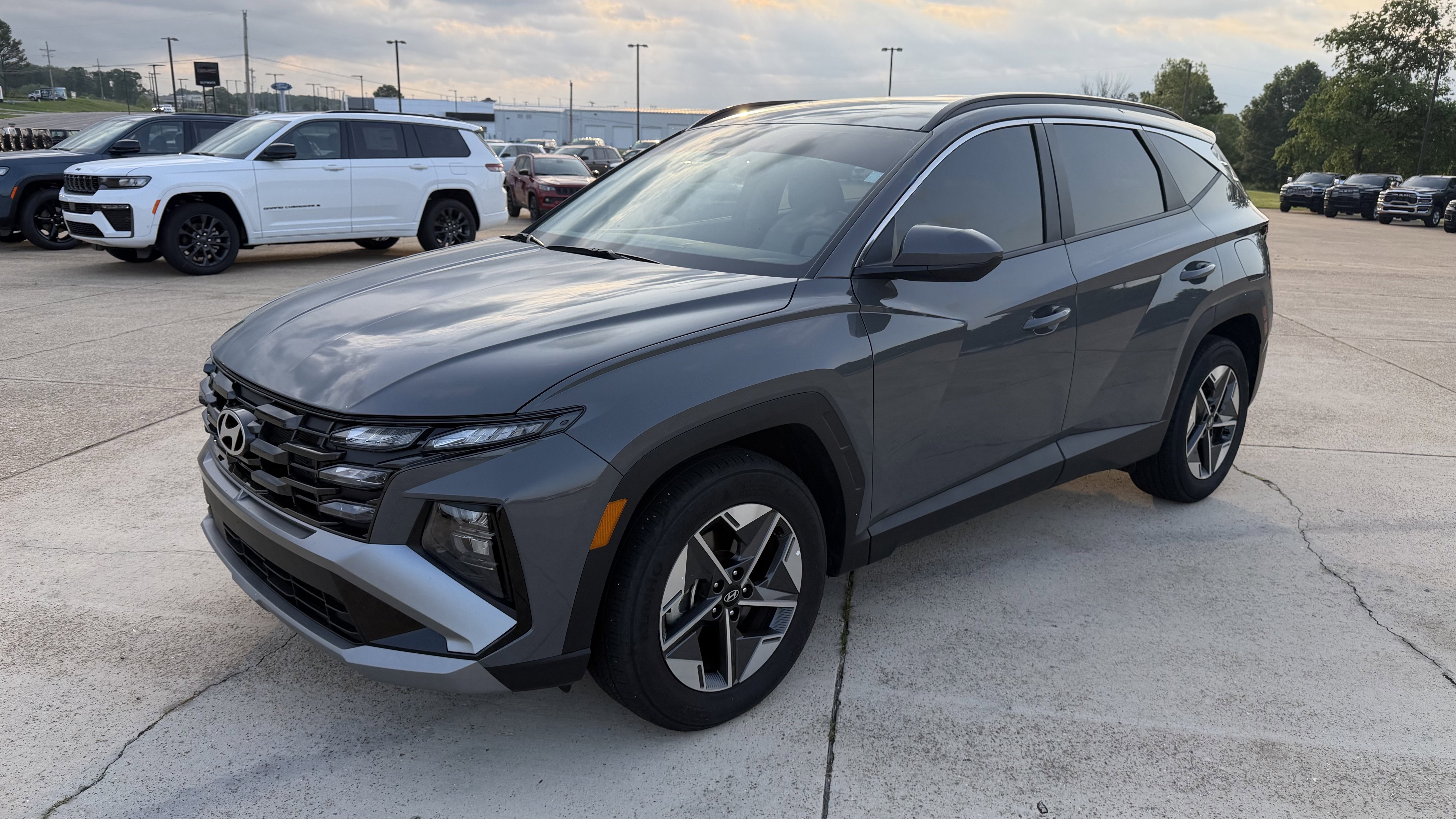 Used 2025 Hyundai Tucson SEL FWD image 2