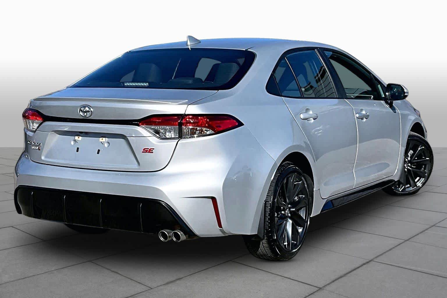 Used 2025 Toyota Corolla SE w/ SE Premium Package FWD image 13