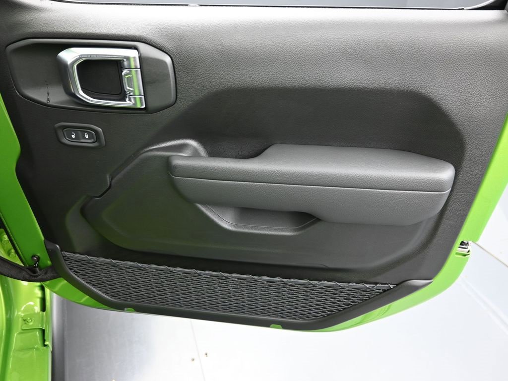 New 2025 Jeep Wrangler Rubicon w/ Technology Group image 18