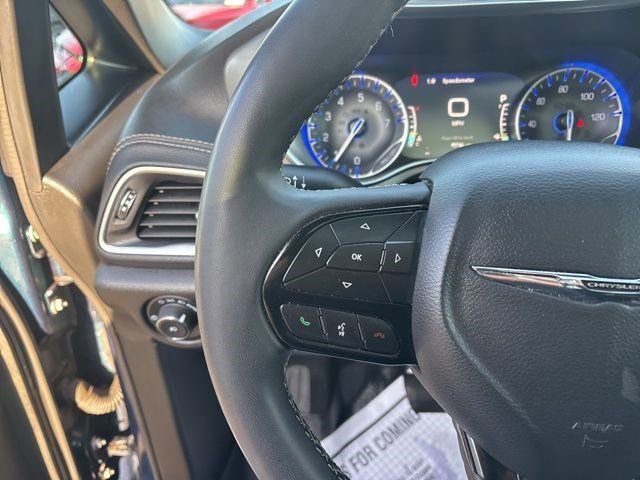 Used 2023 Chrysler Pacifica Limited w/ Uconnect Theater Family Group image 17