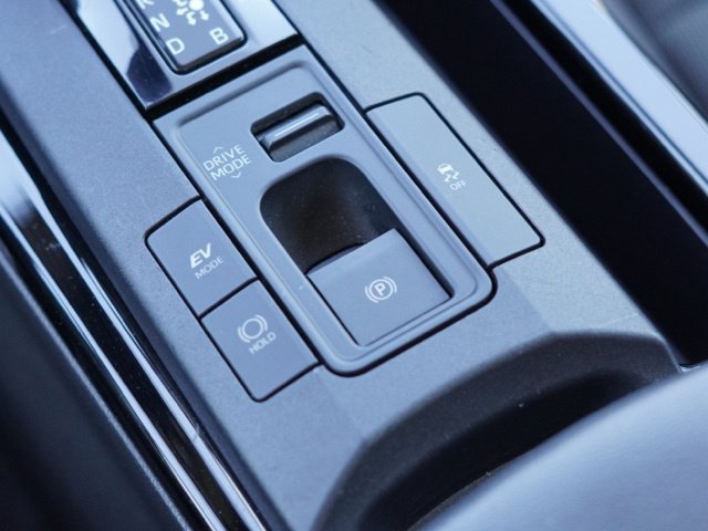 Used 2025 Toyota Prius LE FWD image 31