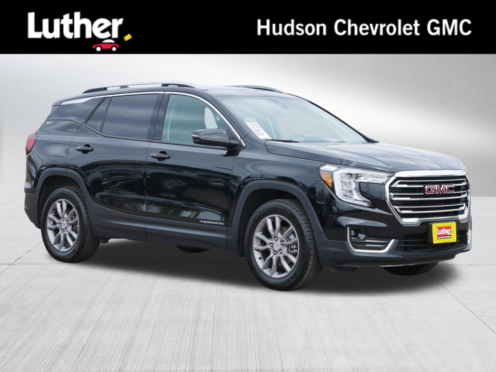 Used 2024 GMC Terrain SLT w/ Infotainment Package II image 1
