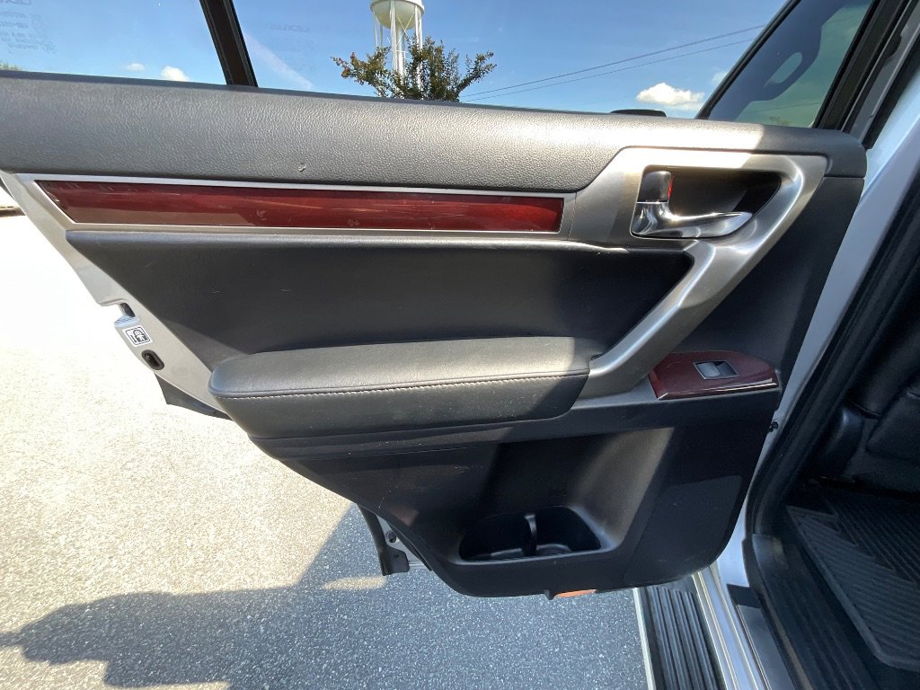 Used 2015 Lexus GX 460 image 25