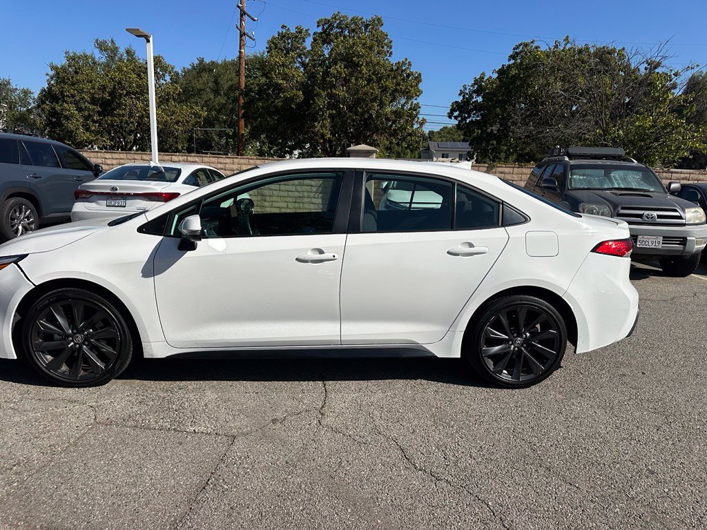 Used 2024 Toyota Corolla SE FWD image 2