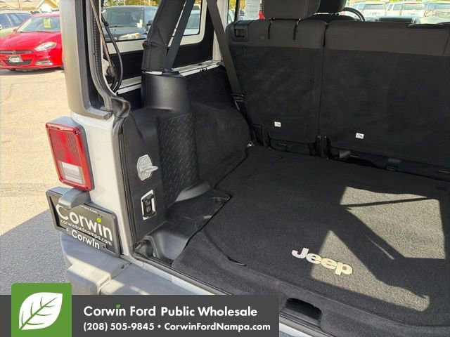 Used 2016 Jeep Wrangler Unlimited Sahara w/ Connectivity Group image 30