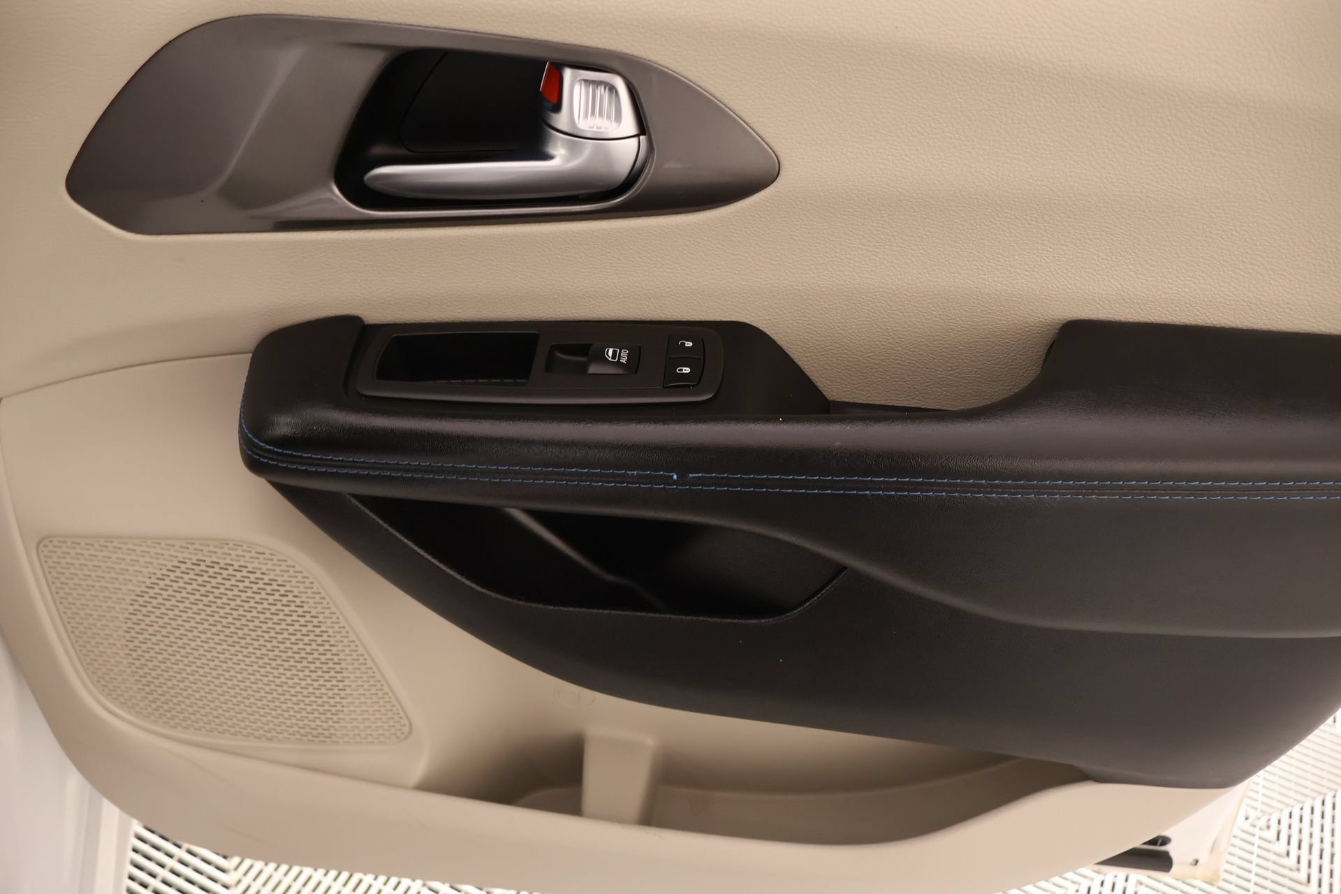 Used 2021 Chrysler Pacifica Touring-L FWD image 18