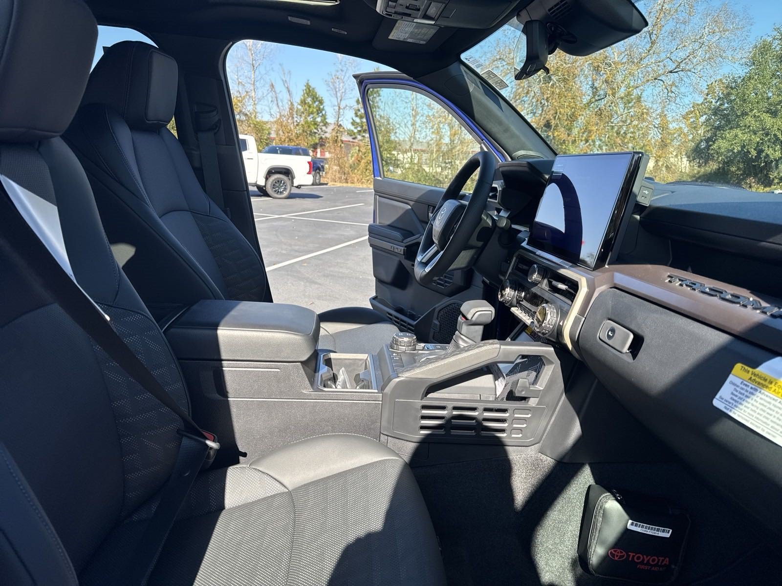 New 2024 Toyota Tacoma TRD Sport w/ TRD Sport Premium Package AWD/4WD image 35
