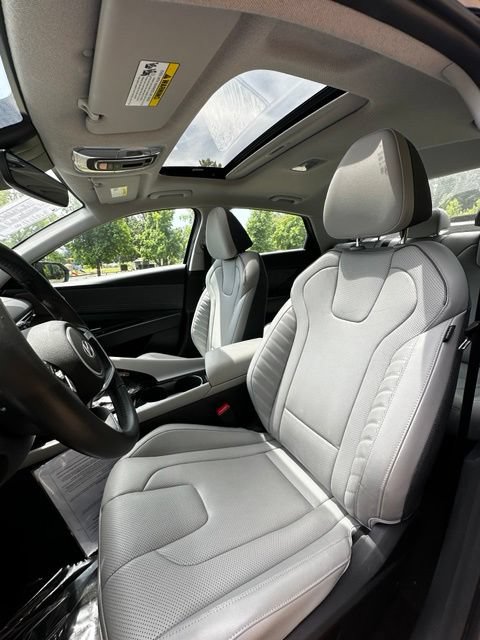 Certified 2025 Hyundai Elantra Limited FWD image 13