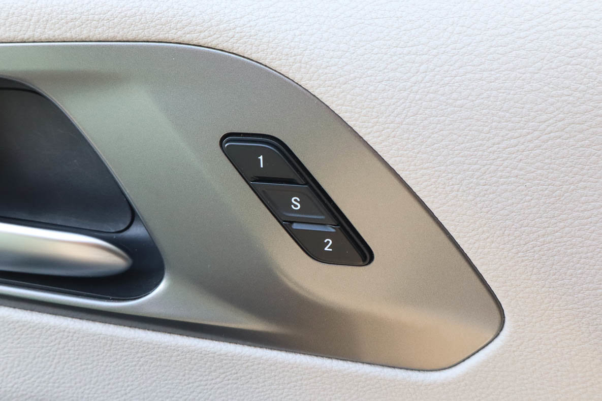 Used 2023 Chrysler Pacifica Touring-L FWD image 15