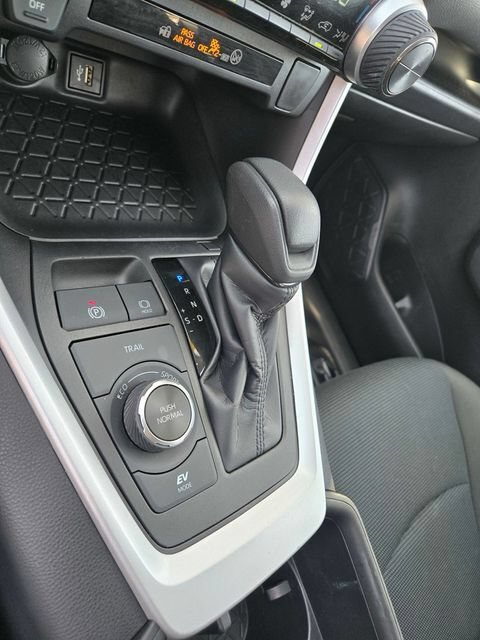 Certified 2024 Toyota RAV4 LE AWD/4WD image 16