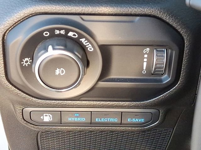 Used 2023 Jeep Wrangler Unlimited Sahara image 23