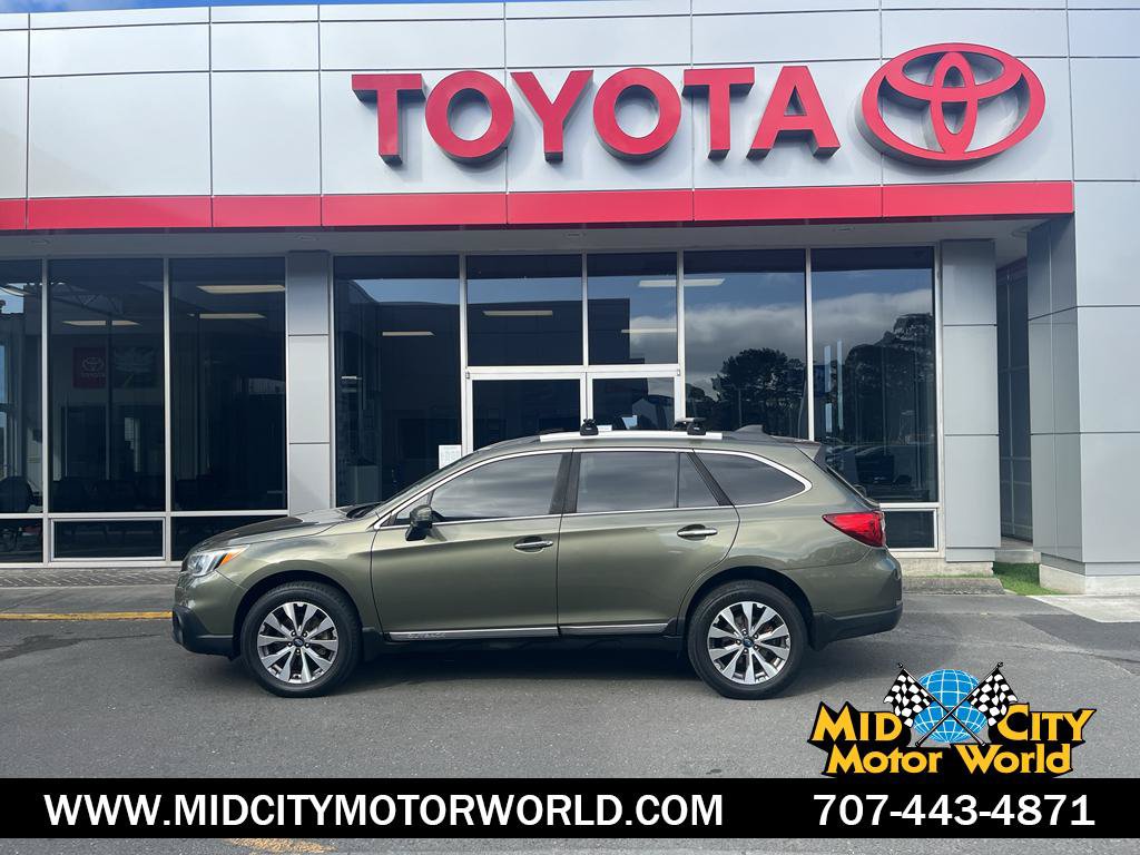 Used 2017 Subaru Outback 2.5i Touring AWD/4WD image 1