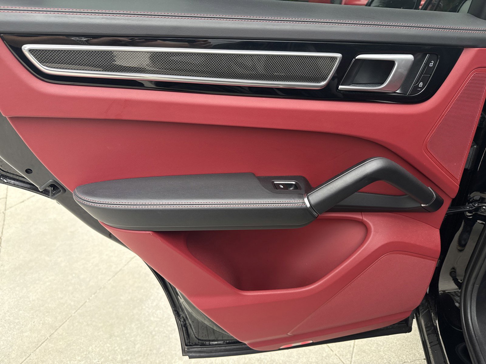 Used 2022 Porsche Cayenne S Platinum image 30