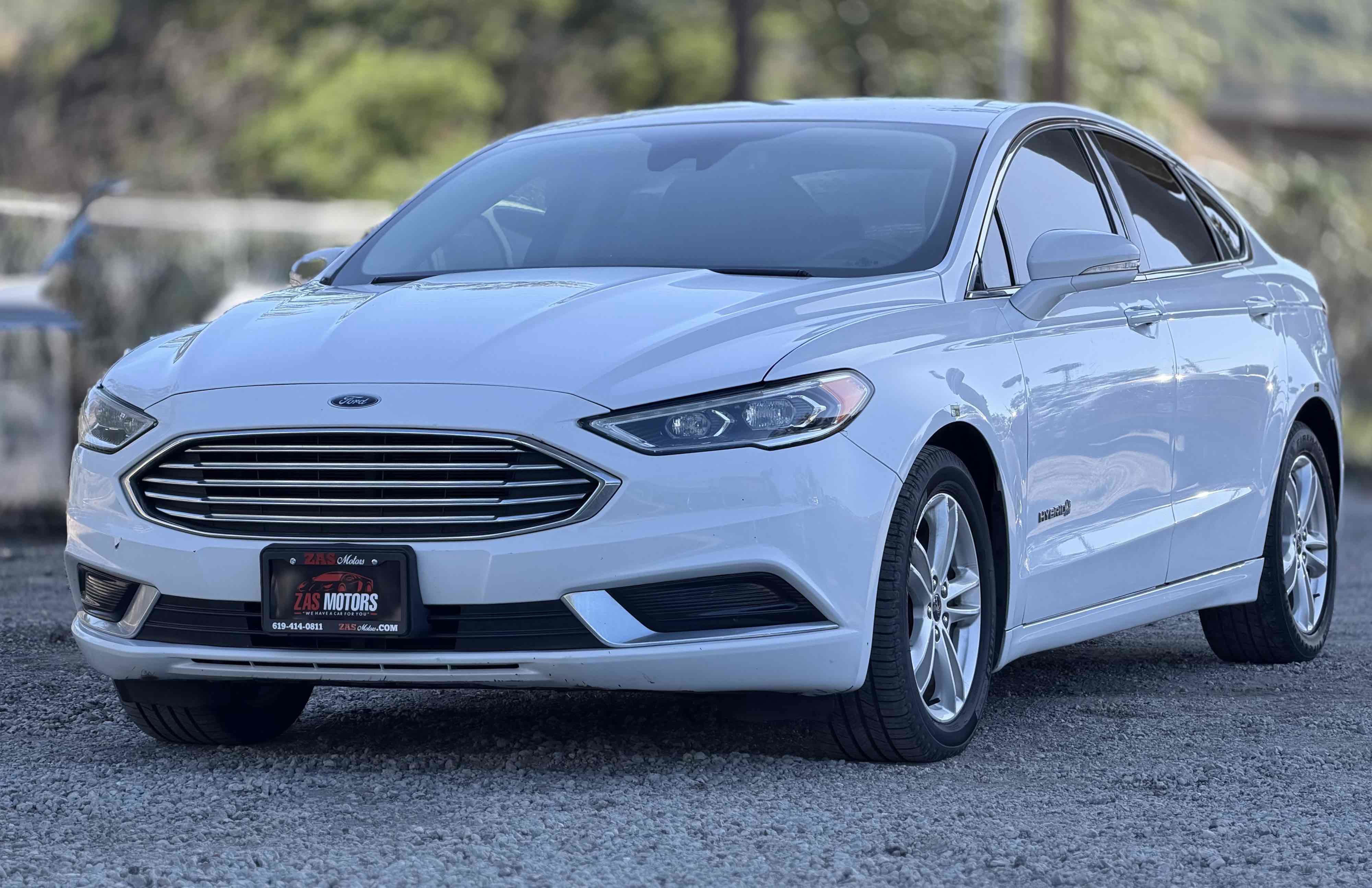 Used 2018 Ford Fusion SE w/ Equipment Group 602A FWD image 3