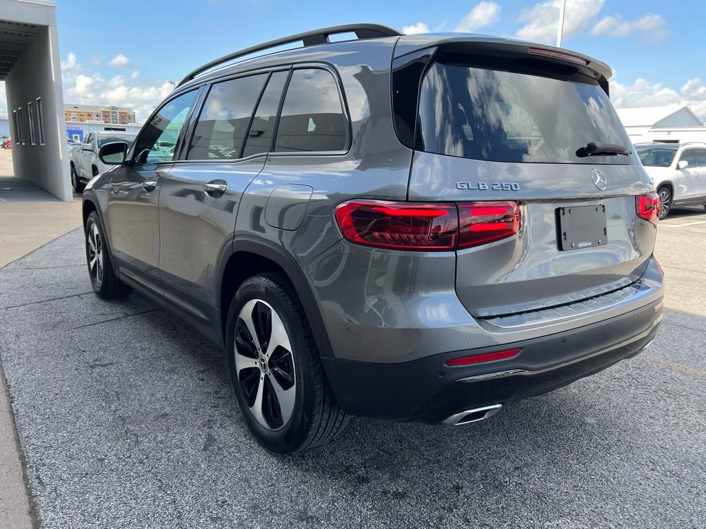 Used 2025 Mercedes-Benz GLB 250 4MATIC image 8