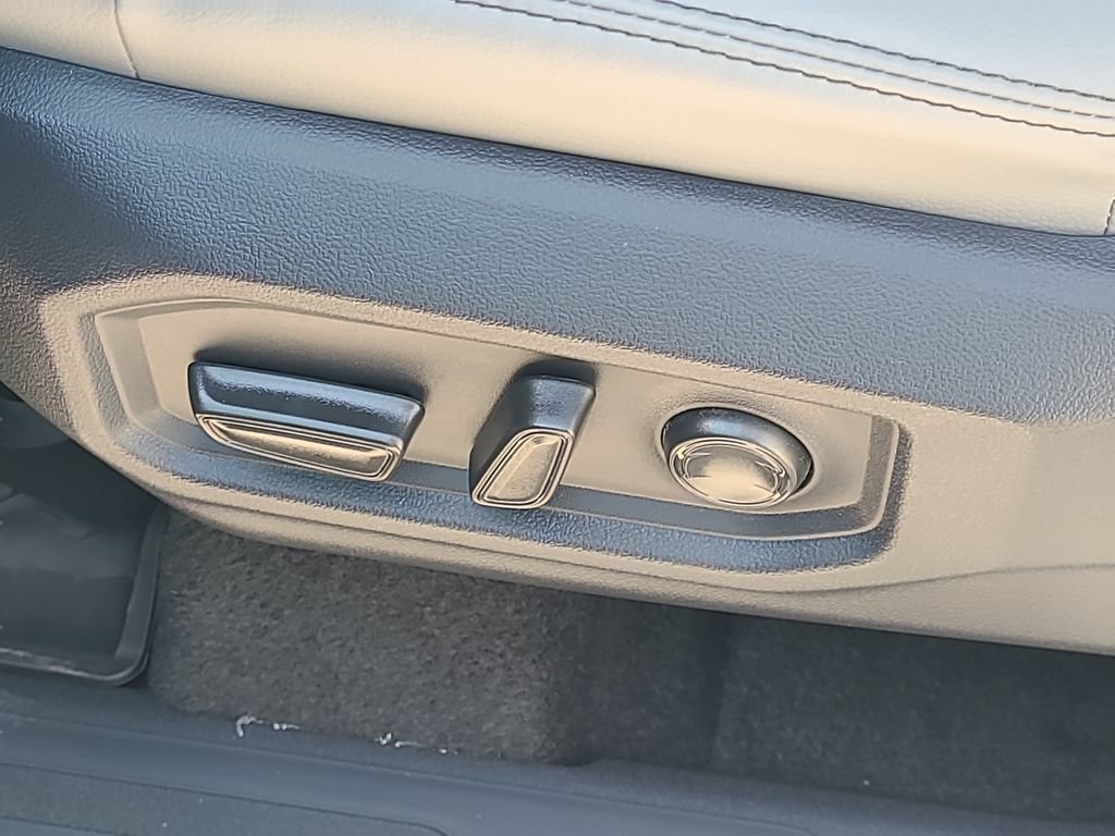 New 2026 Toyota Tundra Limited AWD/4WD image 16