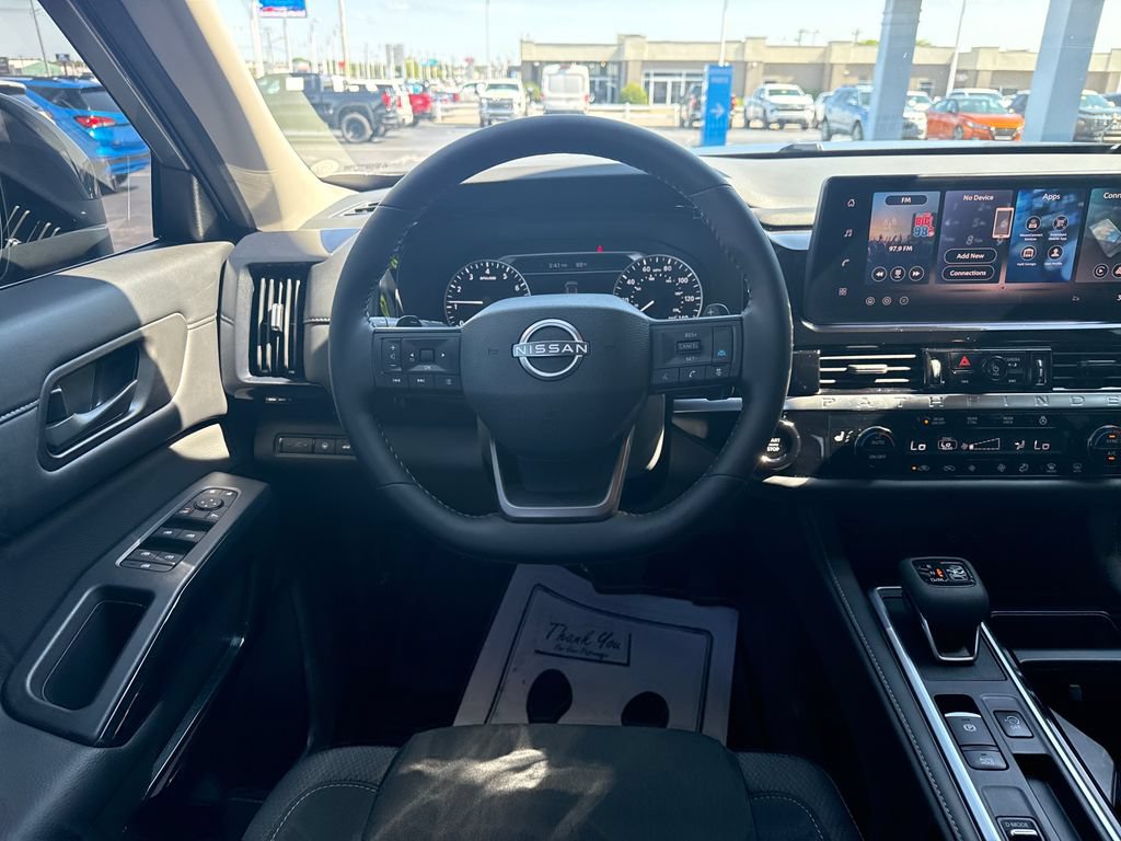 Used 2026 Nissan Pathfinder SV w/ SV Premium Package FWD image 17