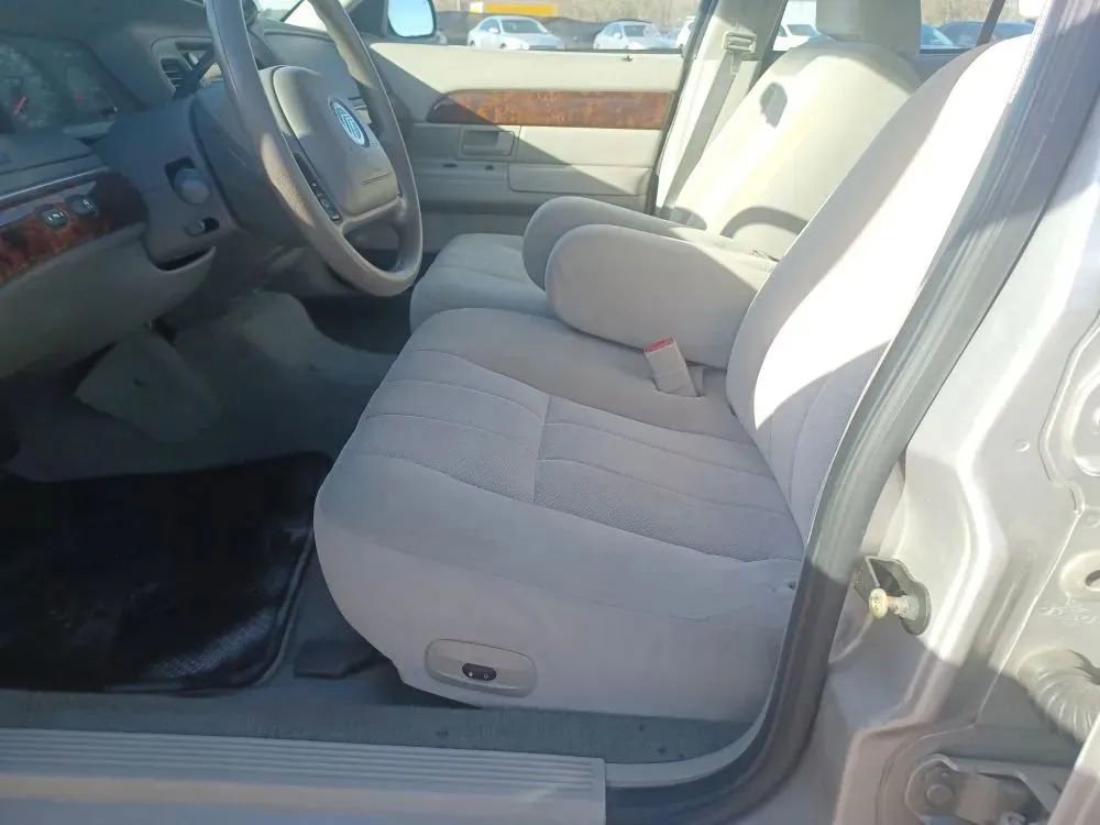 Used 2004 Mercury Grand Marquis GS RWD image 9