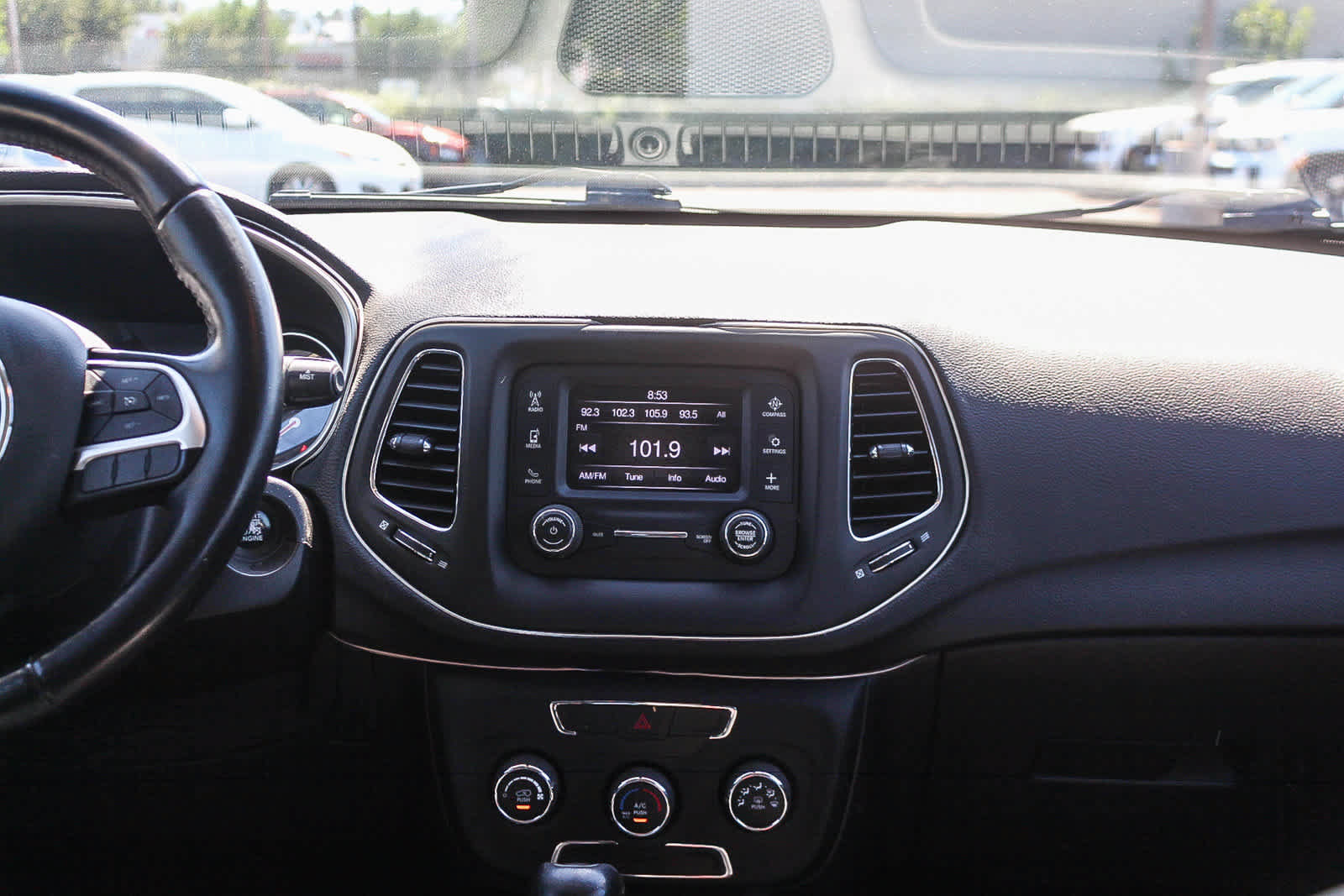 Used 2017 Jeep Compass Latitude FWD image 17