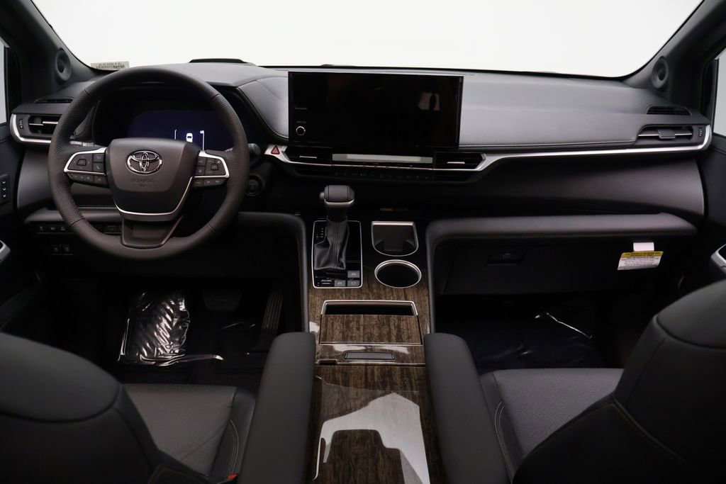 Certified 2025 Toyota Sienna Platinum image 23
