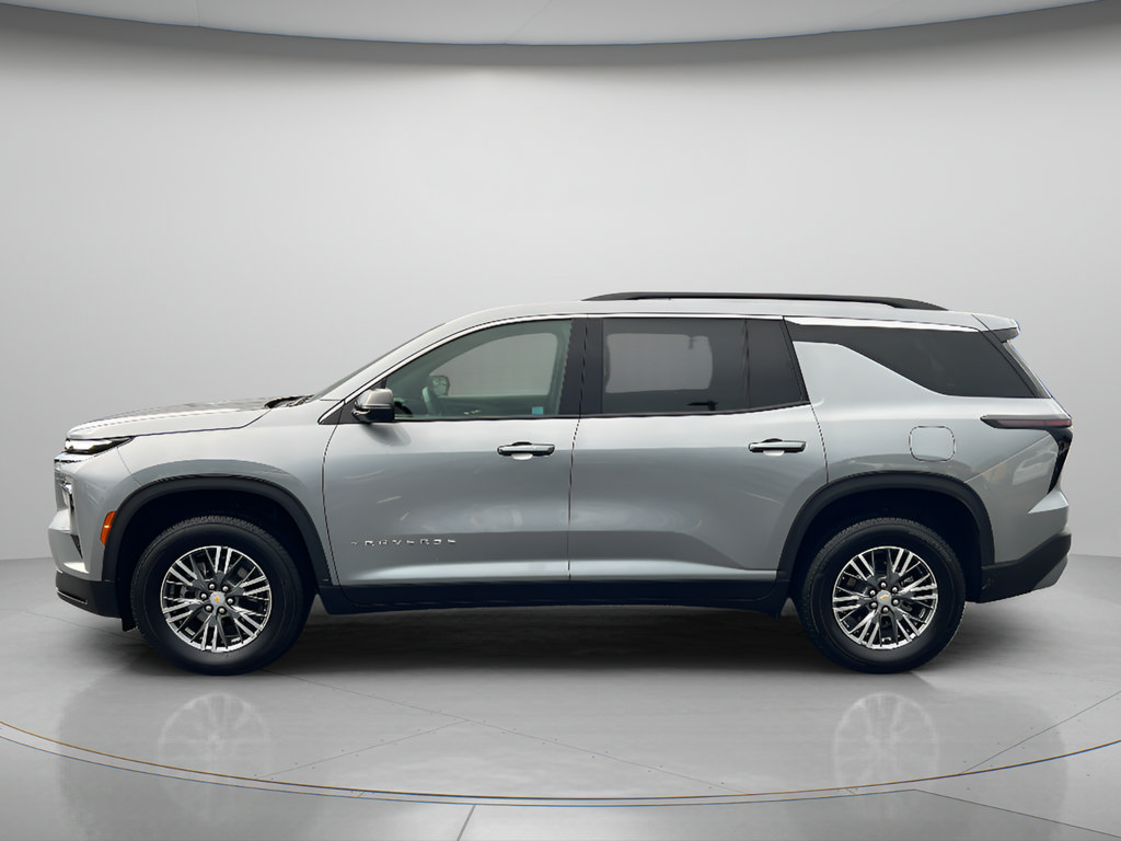 Used 2025 Chevrolet Traverse LT w/ Driver Confidence Package AWD/4WD image 4