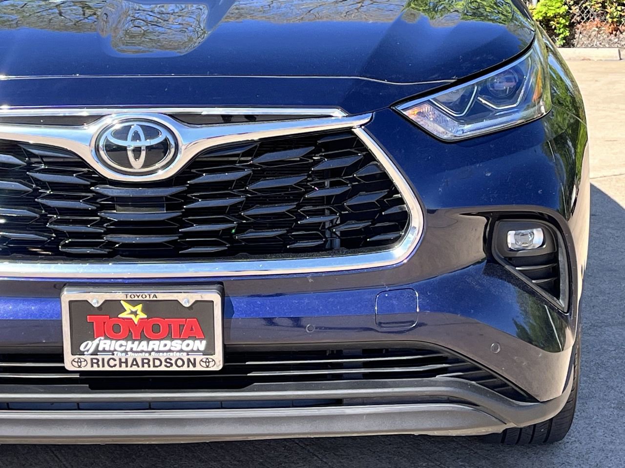 Used 2023 Toyota Highlander Limited FWD image 8