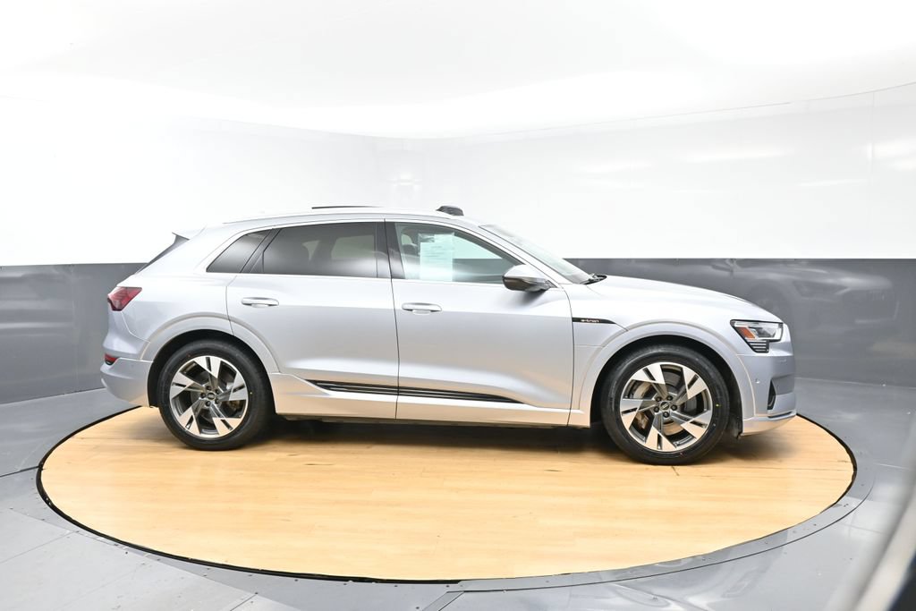 Used 2022 Audi e-tron Premium Plus w/ Premium Plus Package AWD/4WD image 6