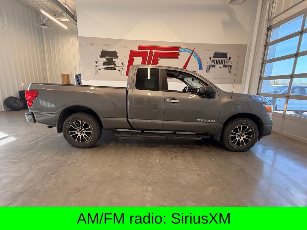 Used 2021 Nissan Titan SV w/ SV Convenience Package image 2