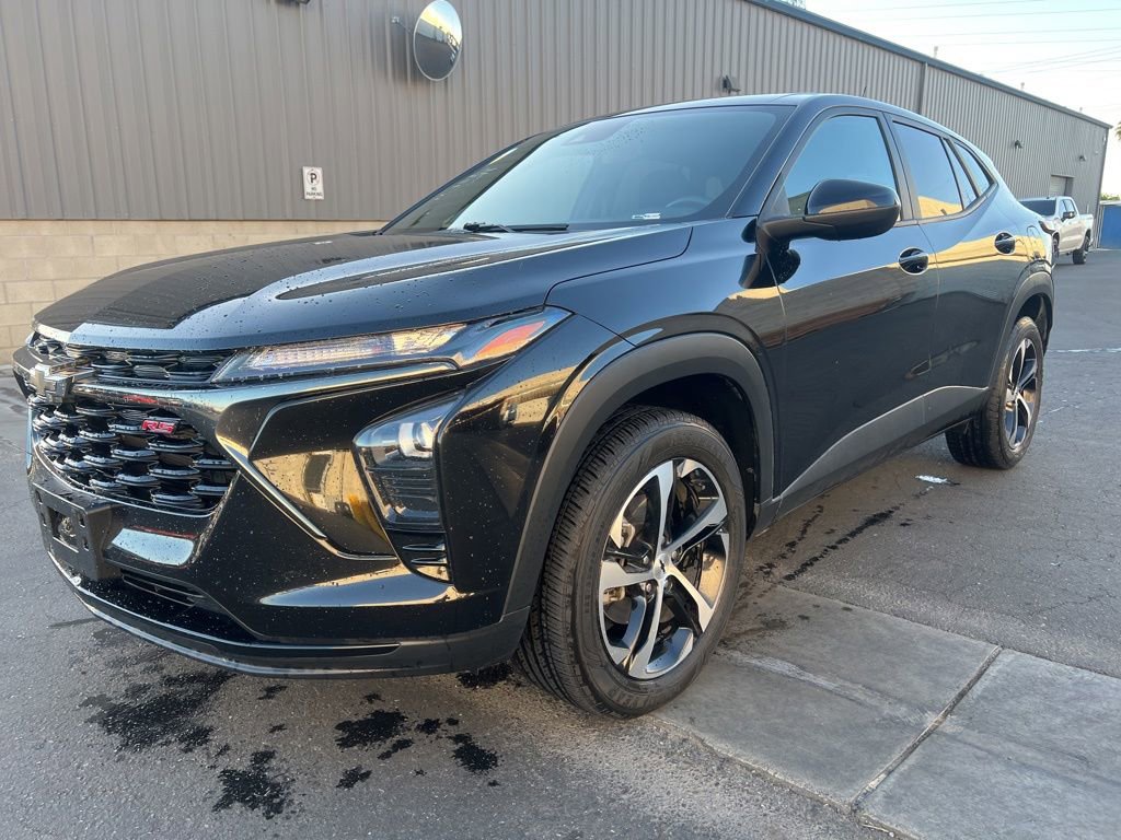 Used 2024 Chevrolet Trax RS w/ Driver Confidence Package FWD image 3