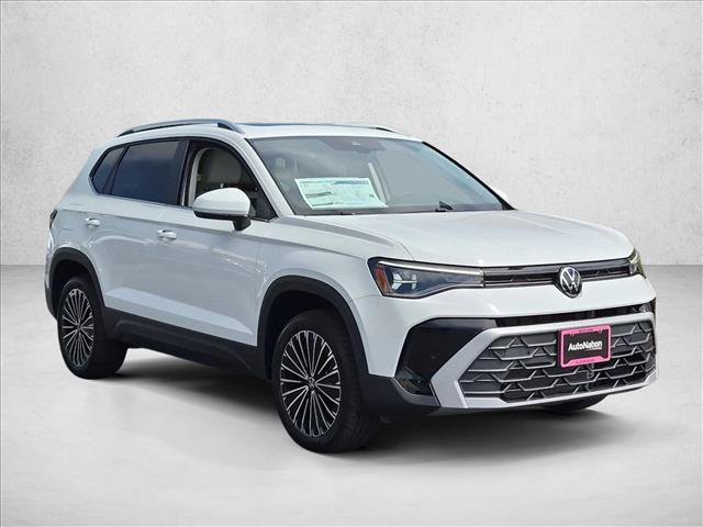 New 2027 Volkswagen Taos SE FWD image 7