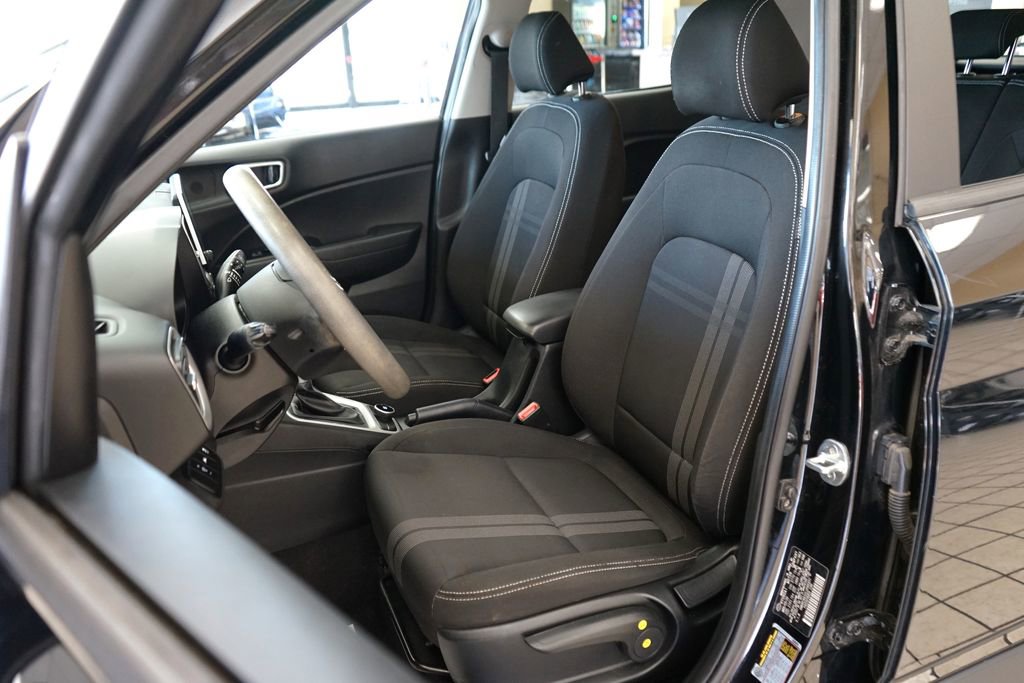 Used 2020 Hyundai Venue SEL FWD image 2
