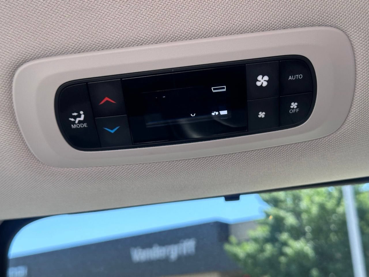 Used 2024 Chrysler Pacifica Touring-L FWD image 22