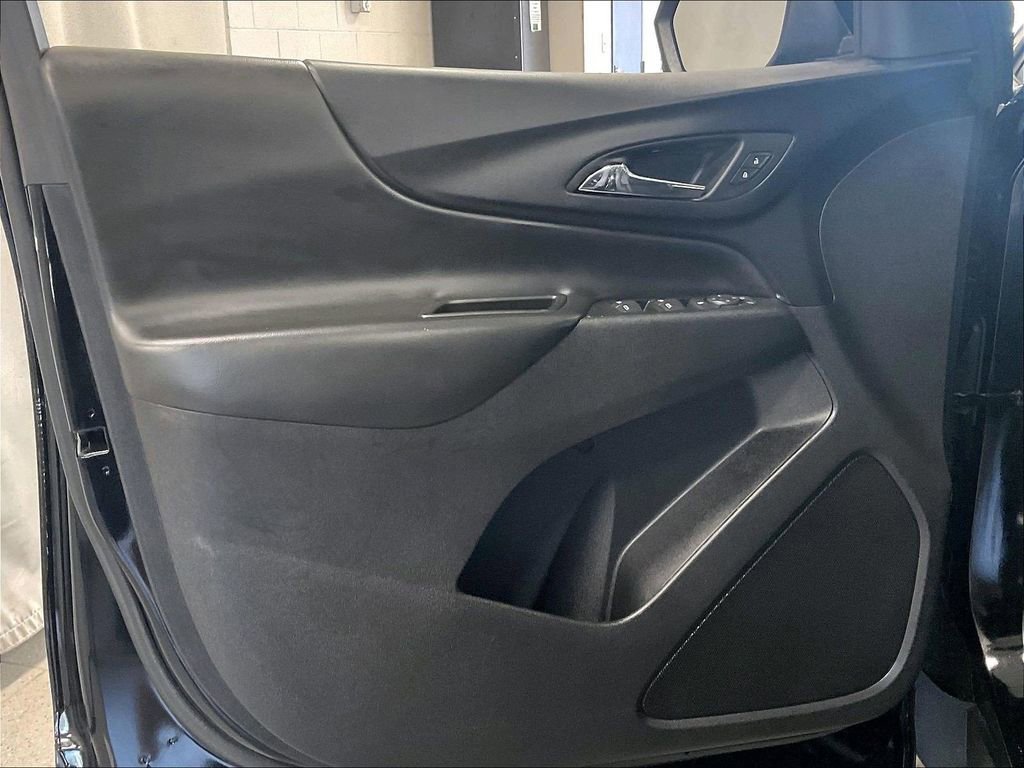 Used 2023 Chevrolet Equinox LT FWD image 9