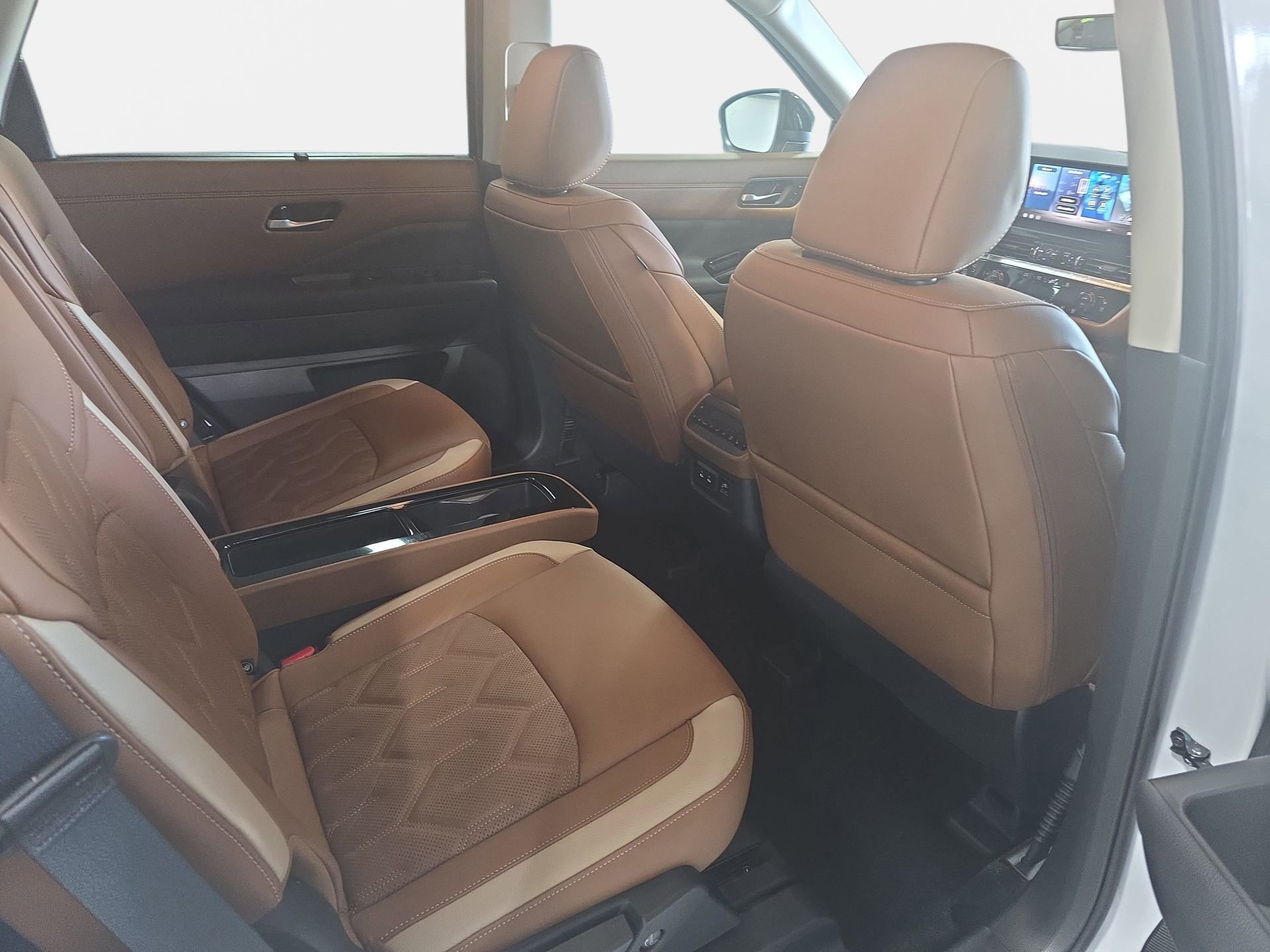 New 2026 Nissan Pathfinder Platinum image 11