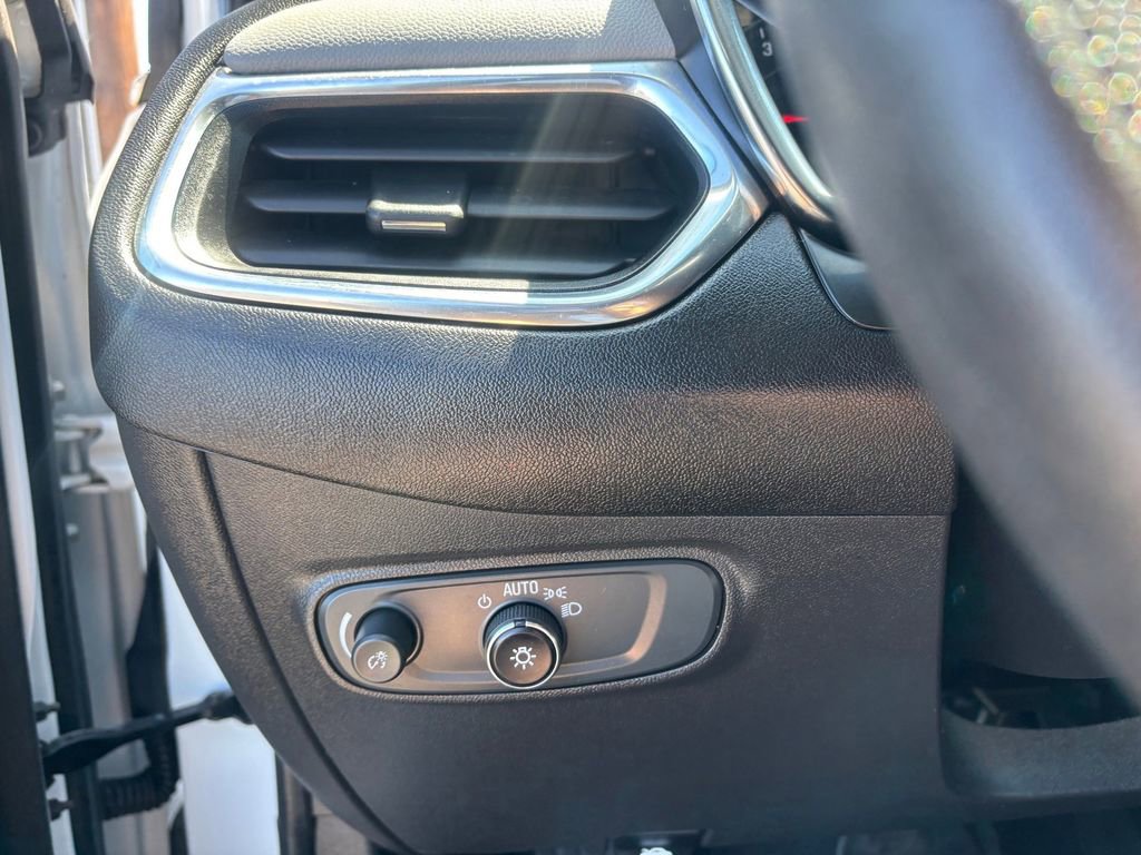 Used 2023 Chevrolet Equinox LT AWD/4WD image 20