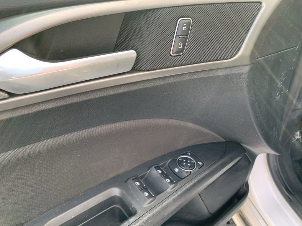 Used 2018 Ford Fusion SE w/ Fusion SE Technology Package image 20