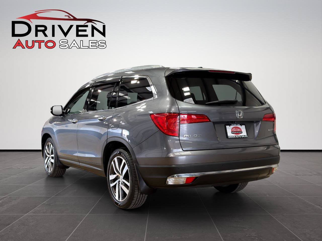 Used 2016 Honda Pilot Touring image 4